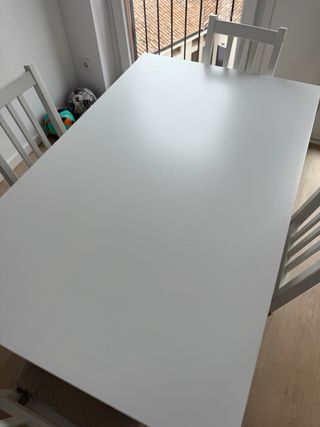 Mesa Ikea con 4 sillas