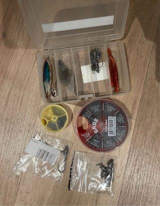 Kit pesca: caja, alicates, tijeras, sedal