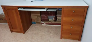 Escritorio madera con balda y cajoneras