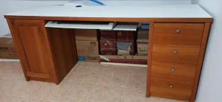 Escritorio madera con balda y cajoneras