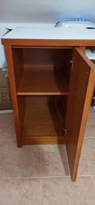 Escritorio madera con balda y cajoneras