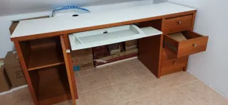 Escritorio madera con balda y cajoneras