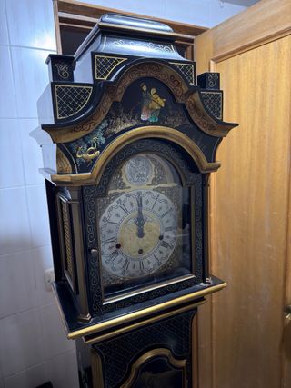 Reloj de pie antiguo