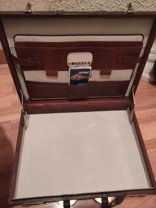 Maletín de piel marrón