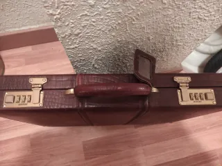 Maletín de piel marrón