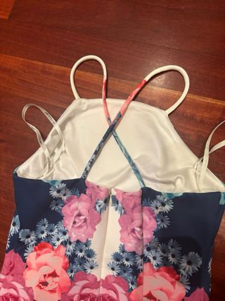 Vestido Guess floral blanco y rosa