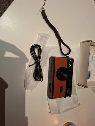 Cámara digital estilo analógica KLIK.