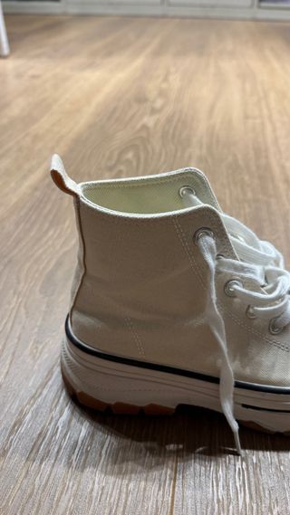 Zapatillas altas blancas con cordones