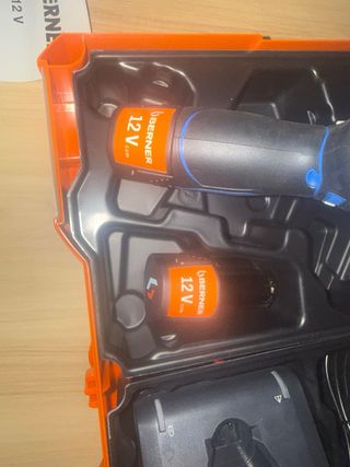 Atornilladora taladradora accionada por acumulador