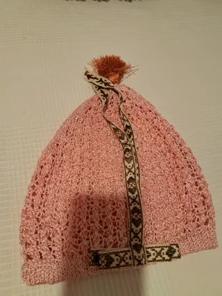 Gorrito fallera rosa con cinta y pompón