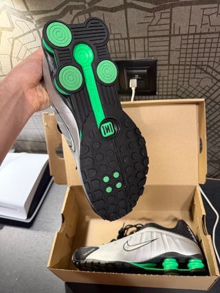 Nike Shox R4 Verde y Plateado