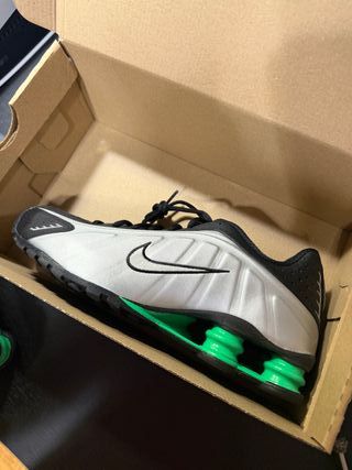 Nike Shox R4 Verde y Plateado