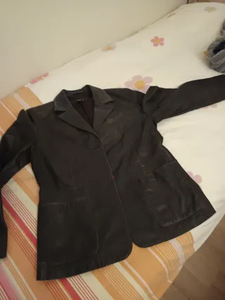 Chaqueta de cuero marrón