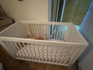 Cuna blanca con colchón