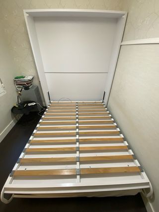 Cama doble blanca Abatible encajonada con colchón