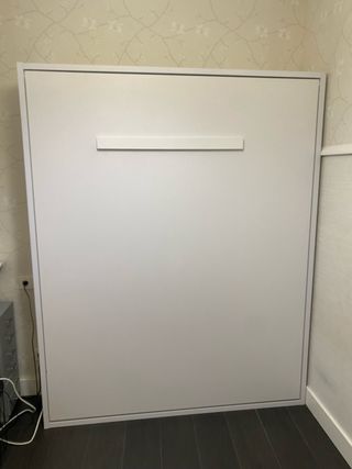 Cama doble blanca Abatible encajonada con colchón