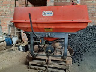 Abonadora Howard 1.200 kg