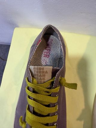 Zapatos Marrones y Verdes