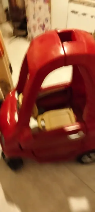 Cochecito infantil rojo