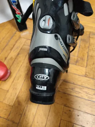 Esquís, fijaciones y botas de esquí