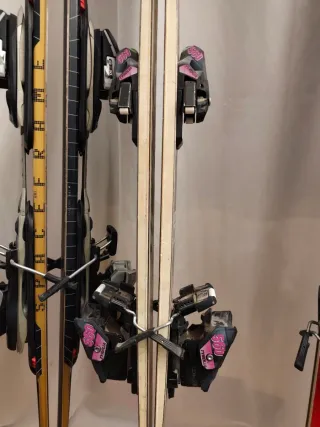 Esquís, fijaciones y botas de esquí