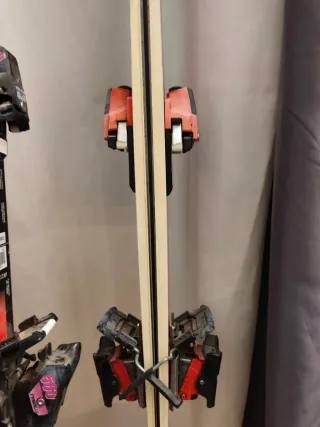 Esquís, fijaciones y botas de esquí