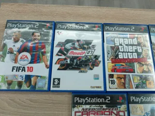 Lote 7 cajas juegos PS2 y 2 juegos sueltos de PS1