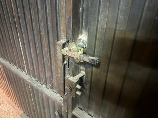 Puerta de garaje de hierro