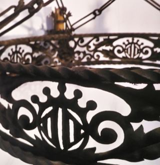 LAMPARA ANTIGUA DE FORJA.