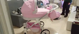 Carro de bebé rosa casi nuevo