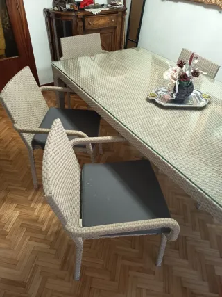 Mesa Comedor Ratán Gris Claro con Cristal y sillas