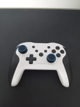 Comando de jogo branco e preto