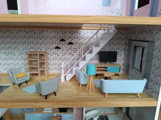 Casa de muñecas de madera