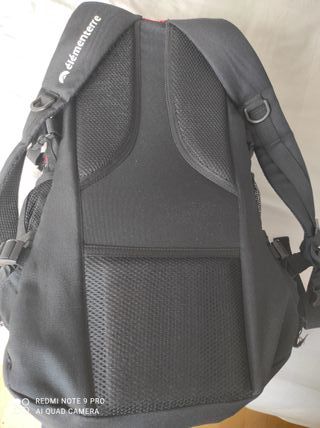 Mochila de montaña Elementerre roja y negra