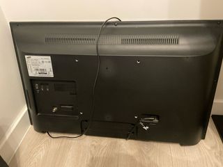 TV Samsung 32 pulgadas Negra con soporte