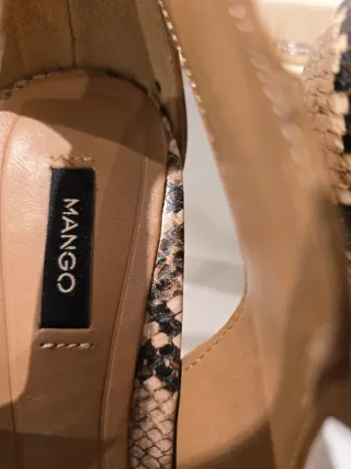 Zapatos de tacón estampado serpiente