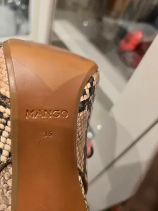 Zapatos de tacón estampado serpiente