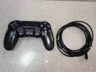 Consola PS4 500GB + Mando y 3 Juegos