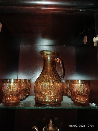 Jarra y 6 vasos de agua labrados