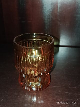 Jarra y 6 vasos de agua labrados