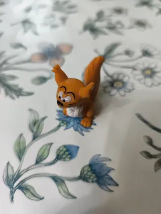 Figura Papa Pitufo Veterinario y Ardilla