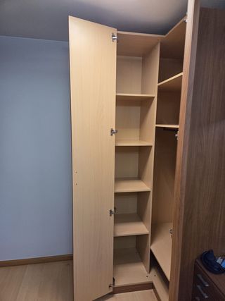 Armario esquinero color nogal