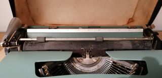 Máquina de escribir Olivetti Lettera 32