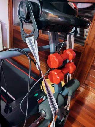 Cinta de correr con pesas y accesorios