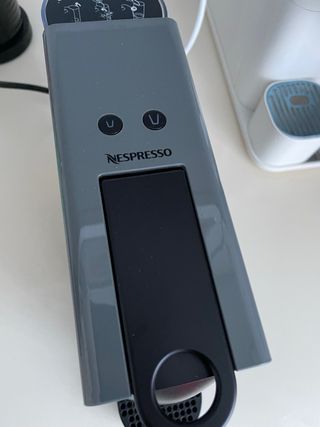 Macchina da caffè Nespresso grigia