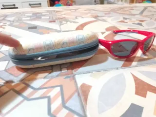 Gafas infantiles rojas