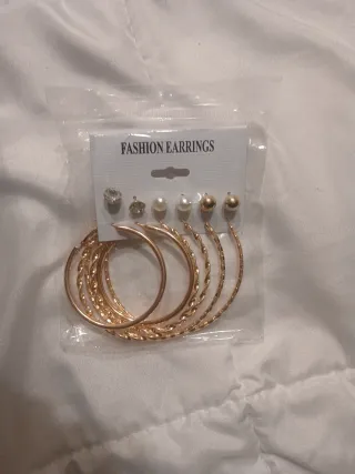 Set de pendientes de aro dorados