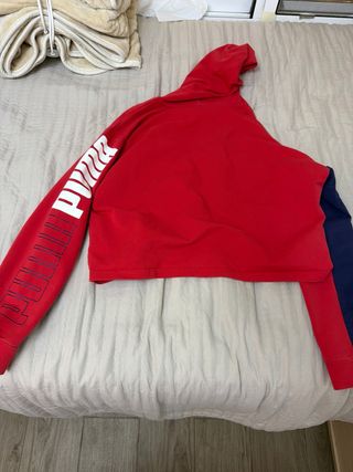 Sudadera crop Puma roja y azul