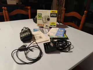 Cámara Nikon Coolpix 2100 Y2K Plata