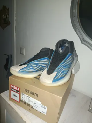 Adidas Yeezy QNTM Beige/Azul Sin Usar